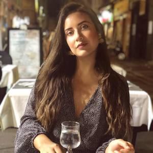 Meet your Posher, Adriana